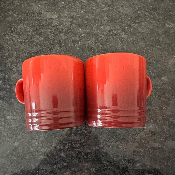 New Le Creuset Stoneware Set of 2 Cerise Red 12oz Mugs Dishwasher Safe No Chip - Picture 6 of 9